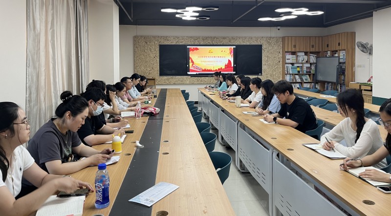 1749176605698262.jpg 藝術(shù)設(shè)計學(xué)院黨總支學(xué)生支部召開入黨積極分子和發(fā)展對象座談會照片(1).jpg